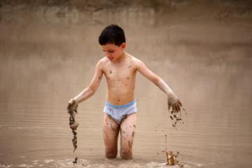 Jonathan tests the mud