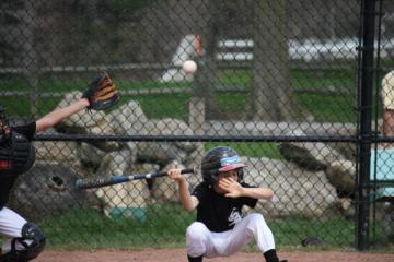 Jonathan ducks a high one